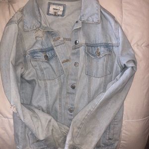 LIGHT WASHED JEAN JACKET